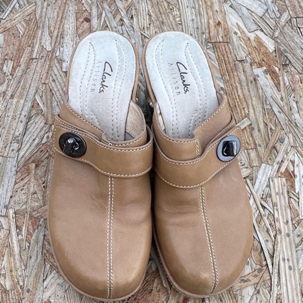 Clarks Tan Leather Mules with Black Button